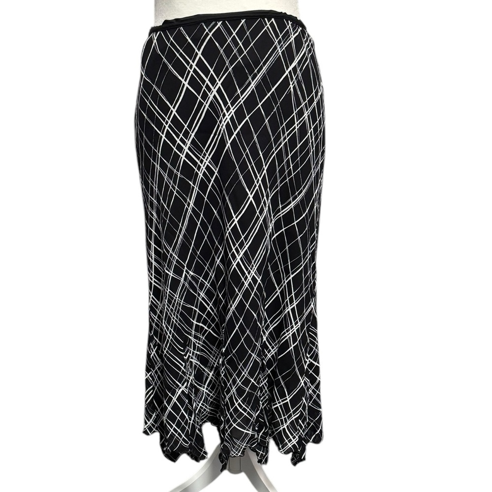 Lily Black and White Rayon Skirt w/handkerchief hem. Size L. EUC